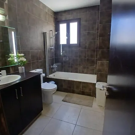Spacious 2 Bedroom شقة