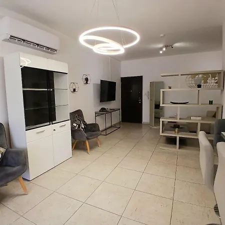 شقة Spacious 2 Bedroom *