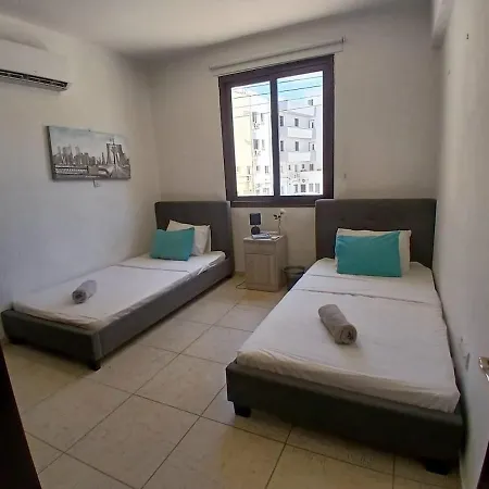 Spacious 2 Bedroom لارنكا
