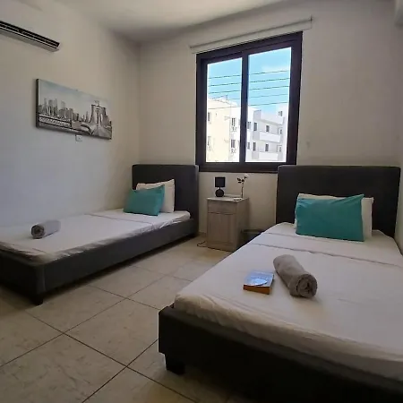 Spacious 2 Bedroom * لارنكا
