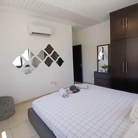 Spacious 2 Bedroom Apartamento *