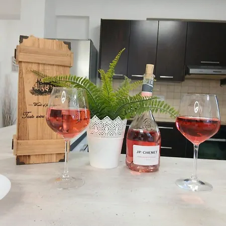 Spacious 2 Bedroom Apartamento *
