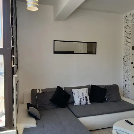 Spacious 2 Bedroom アパート