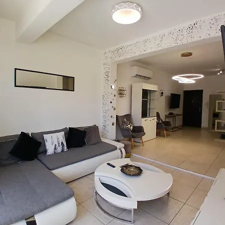 Spacious 2 Bedroom * ラルナカ